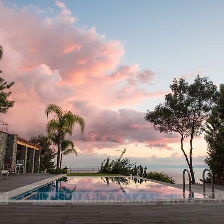 Villa Mos Kalamáta Buitenkant foto