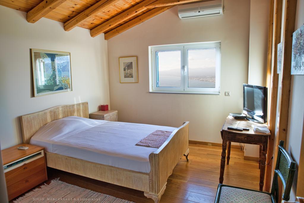 Villa Mos Kalamáta Buitenkant foto