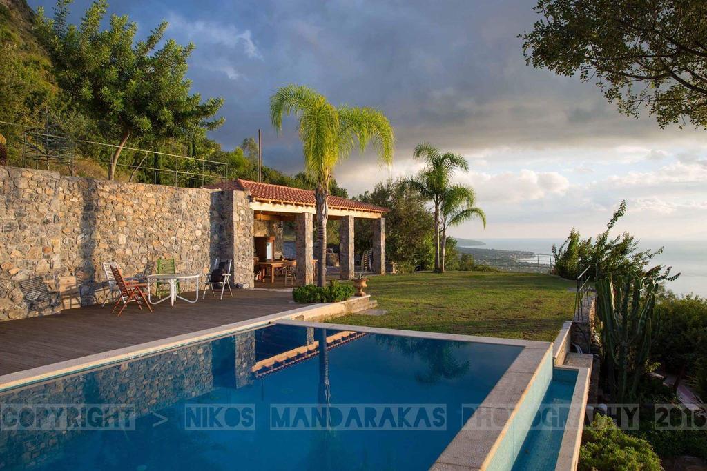 Villa Mos Kalamáta Buitenkant foto